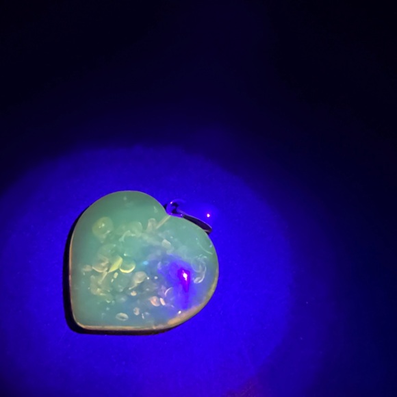 Vintage Amber Heart Shaped Jewelry Pendant Charm, Sterling Silver 925 Bail - Picture 9 of 10